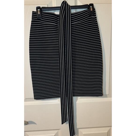 Ann Taylor Loft Pencil Skirt Women's XS Black White Striped Bow Tie Waist - Picture 2 of 5